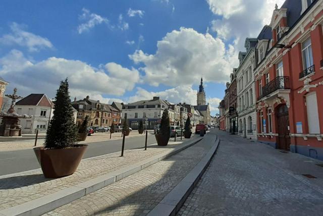 Les Appartements Fenelon Le Cateau-Cambresis Exteriör bild