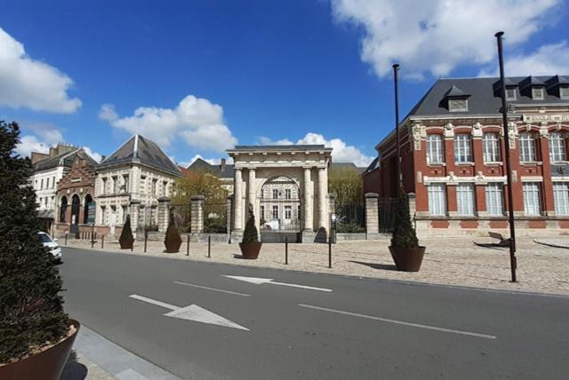 Les Appartements Fenelon Le Cateau-Cambresis Exteriör bild
