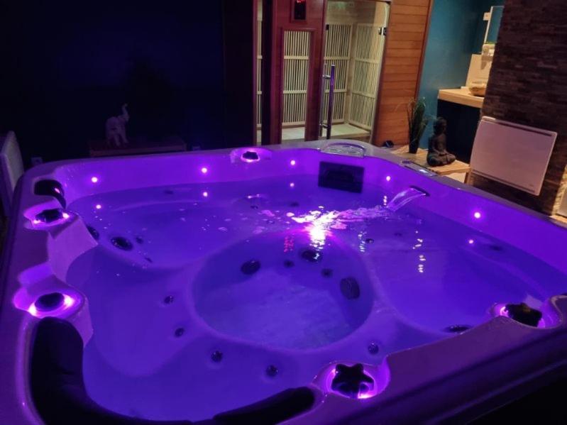 Les Appartements Fenelon Le Cateau-Cambresis Exteriör bild